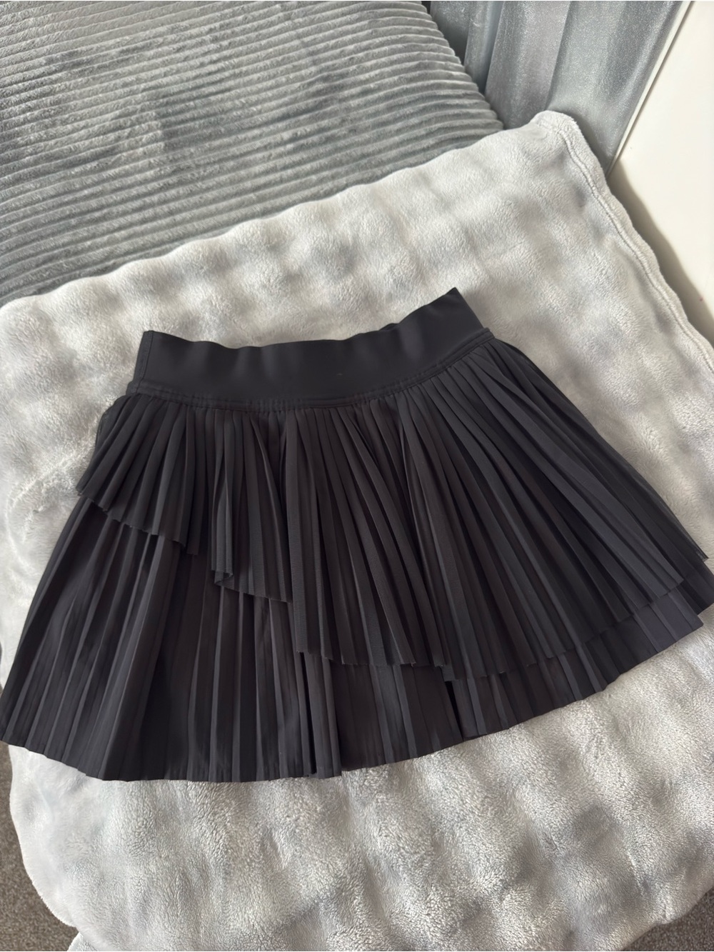 Lululemon Pleated Black mini Skirt, size:4, good condition